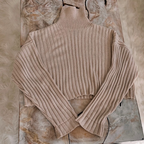 FOREVER 21 SWEATER 🪽✨ - Picture 4 of 9